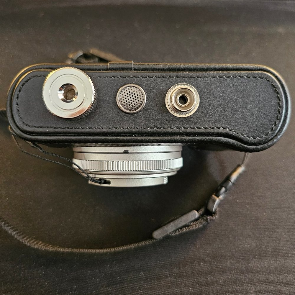 Panasonic Lumix DMC-LX7, EUC, incl. OEM leather Panasonic case, strap, SD card - Picture 9 of 17